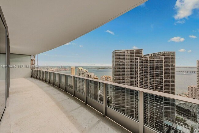 Building Photo - 200 Biscayne Blvd Way Unit 5104