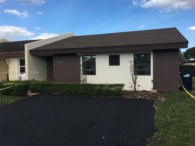 Building Photo - 5221 SW 139th Avenue Rd Rental