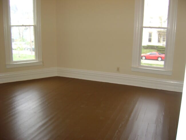 Photo - 360 S Broadway Park Unit B