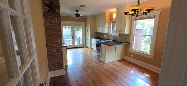 Building Photo - 700 Ridge St Rental
