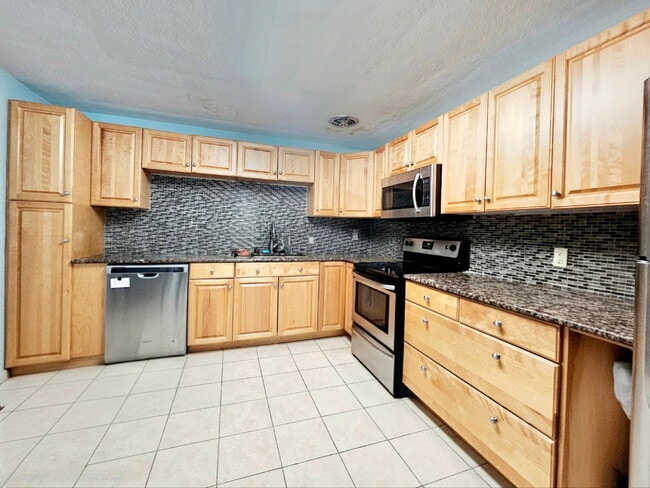 Building Photo - 205 Kent St Unit 11