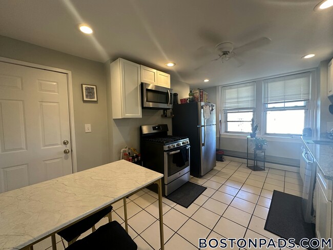 Building Photo - 972 Saratoga St Rental