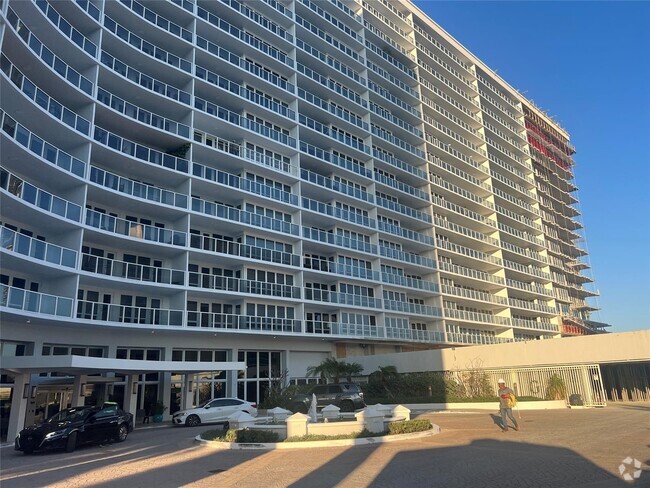 Building Photo - 4100 Galt Ocean Dr Unit #1105 Rental