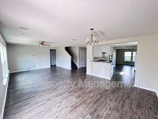 Photo - 102 Bluejack Ln