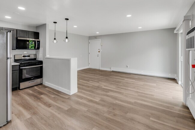 Photo - Primavera Square