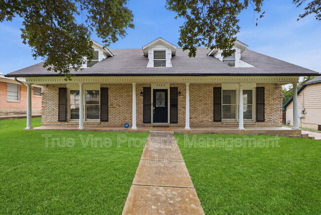 Photo - 2423 W Gramercy Pl