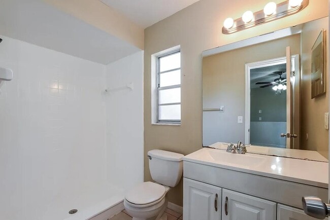 Photo - 102 Laguna Ct