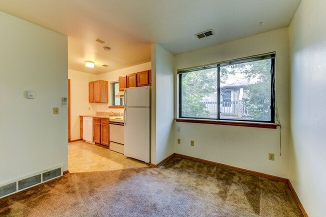 Photo - 2005 Goss St Unit 4