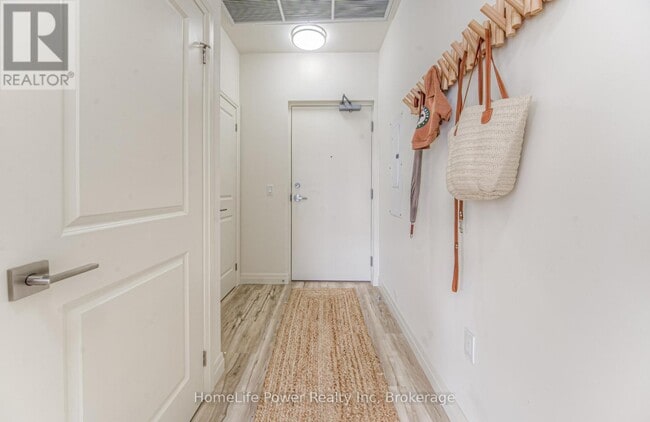 Photo - 301 Westmount Rd W