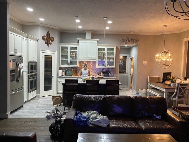 Photo - VIDEOTOUR: Executive-Style Custom Home, Incredible Quality! PETS WELCOME