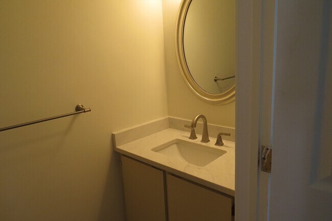 Photo - 14 Hartshorn Pl