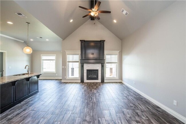 Photo - 4 Bedroom Home with Upstairs Bonus room in Edmond