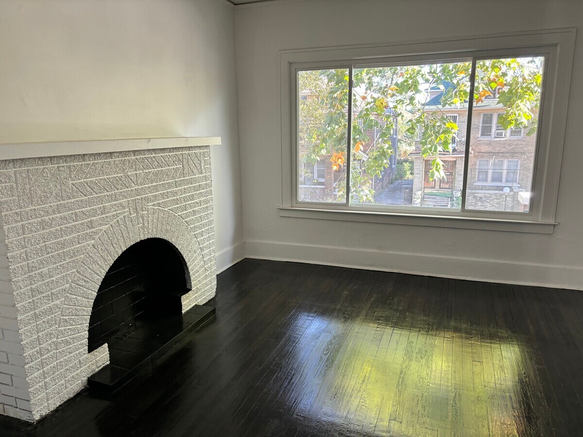 Photo - 3244 Clairmount Ave