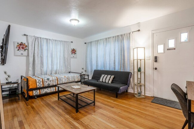 Photo - 2014 Newman St Unit 1