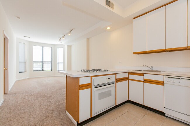 Building Photo - 2260 N Clark St Unit 2