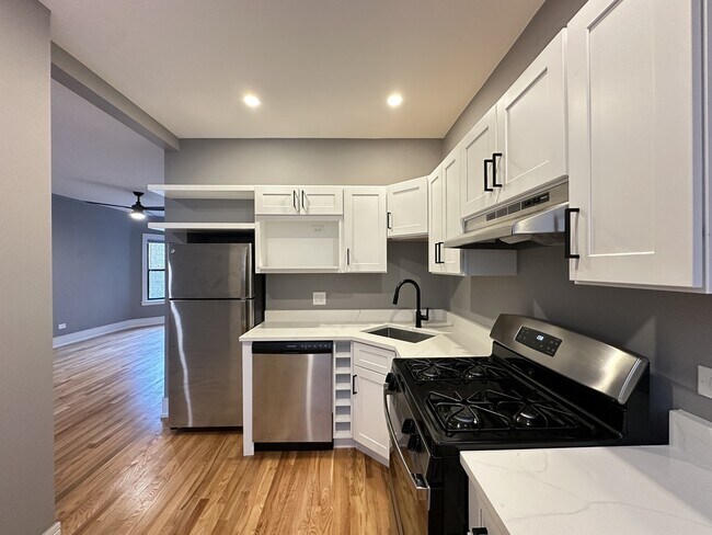 Photo - 639 W Cornelia Ave Unit S3