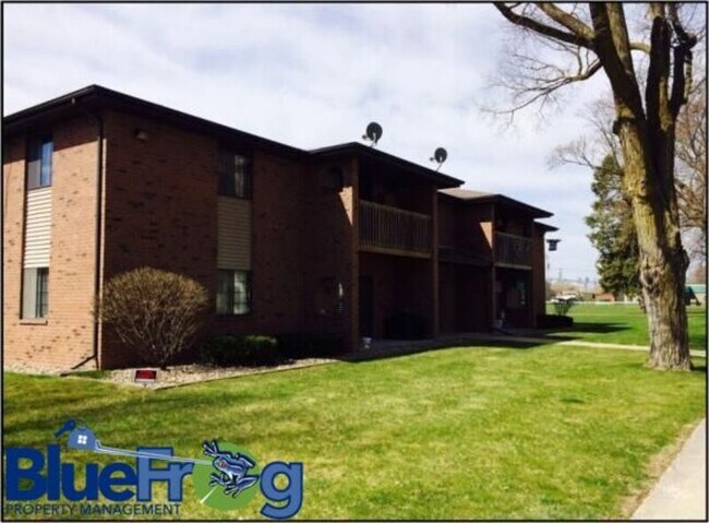 Photo - 230 Robbins St