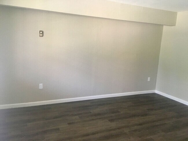 Photo - *** Beautiful & Updated Apartment in Mt. Washington * 1 Block to Grandview Ave * Pet Friendly * A... Unit 1