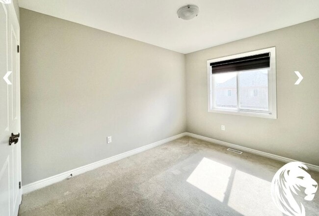 Photo - HAMILTON – BEAUTIFUL TOWNHOUSE – 3 BEDROOMS – 3 BATHROOMS – 3 PARKINGS – $2,695.00 – ONLY