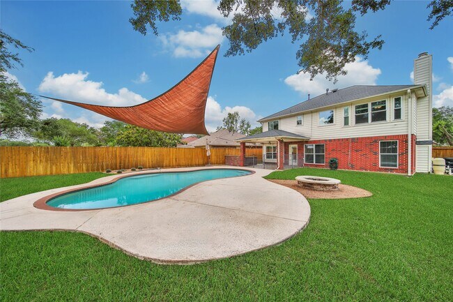 Building Photo - 16731 Creek Trail