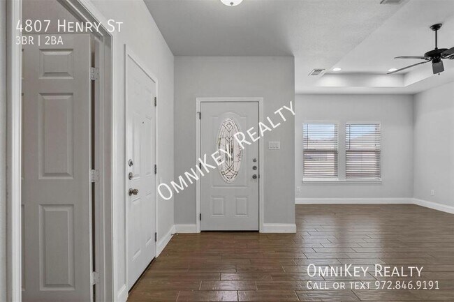 Photo - 4807 Henry St