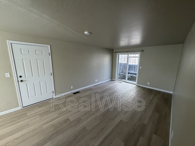 Photo - 1480 SW Kellenbeck Ave