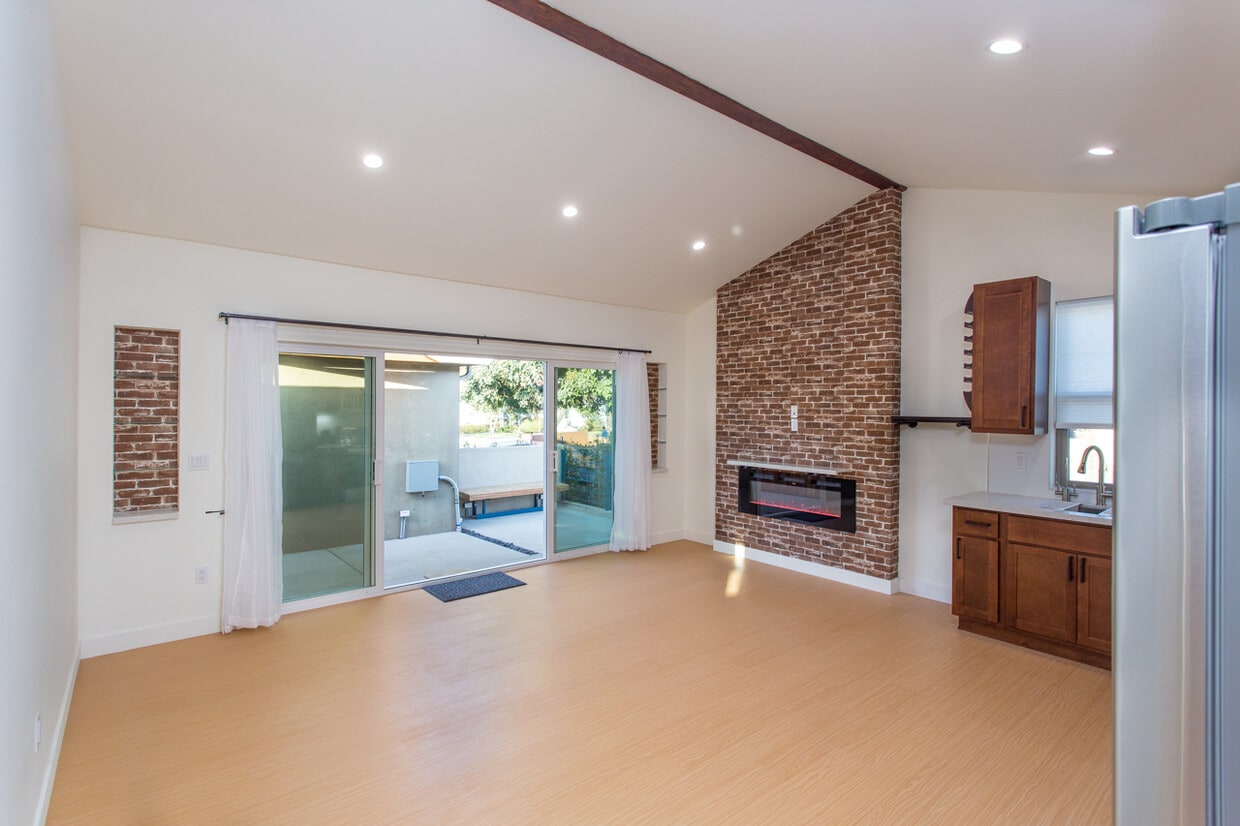 Photo - 5401 W 83rd St (Los Angeles, CA)