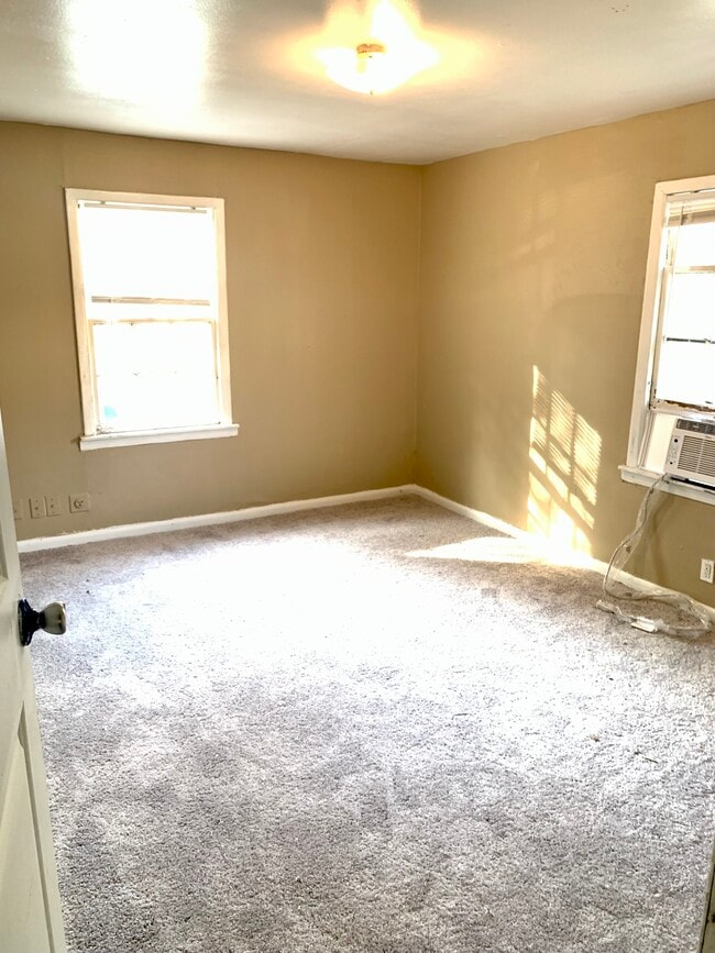 Building Photo - 5638 Finch St Rental