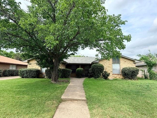 Building Photo - 1413-1415 Blackwell Drive Unit 1413