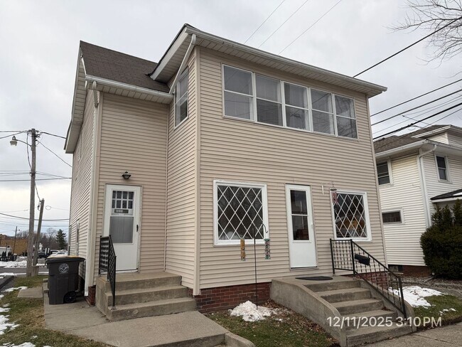 Building Photo - 2311 California Ave Unit 2311 California Ave