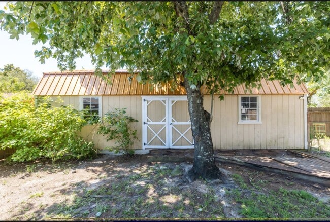 Photo - 650 Reynolds Cir