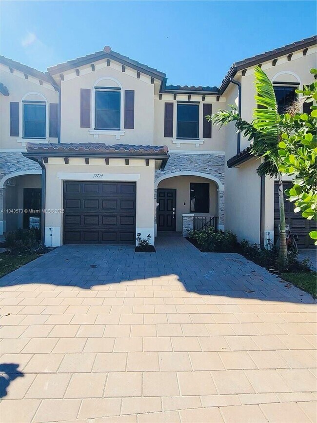 Building Photo - 12724 SW 230th St Rental