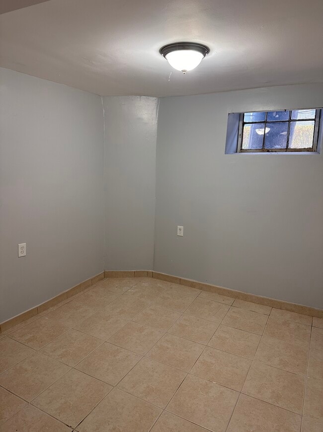 Photo - 19 Archdale Rd Unit B