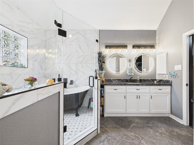 Building Photo - 203 Las Brisas St