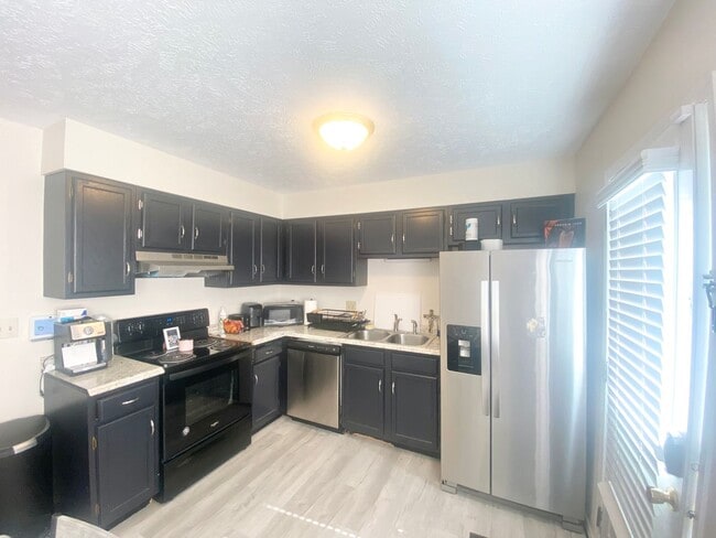 Photo - 1504 Ensign Dr Unit 4