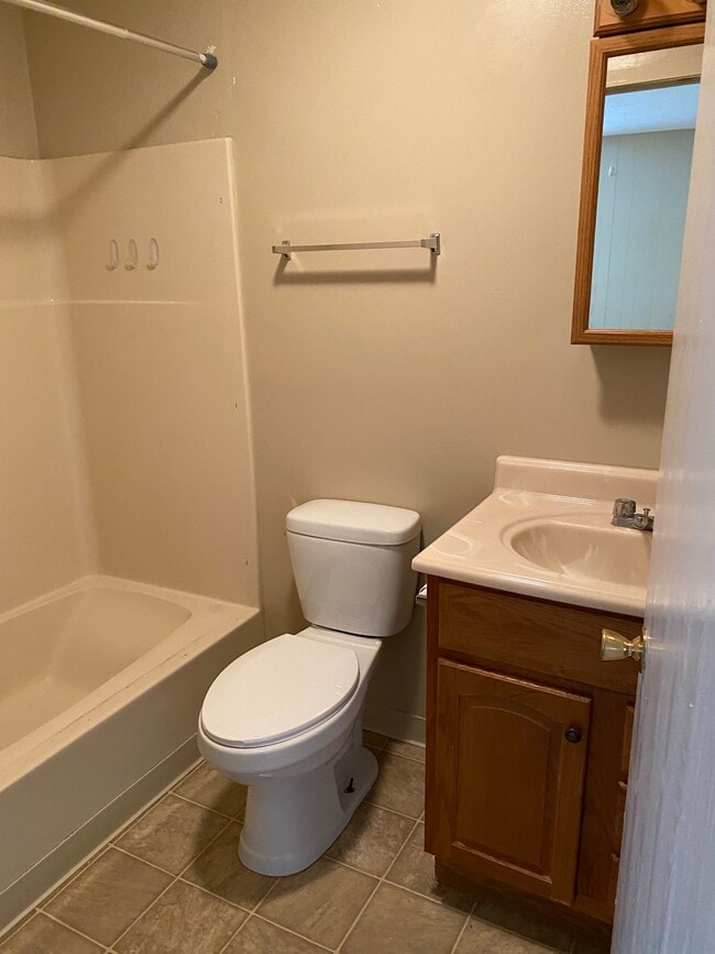 Bath Room - 407 Crawford Ave Unit 4