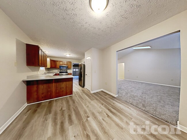 Photo - 910 Claiborne Ln