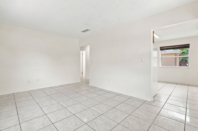 Photo - 872 NW 108th St