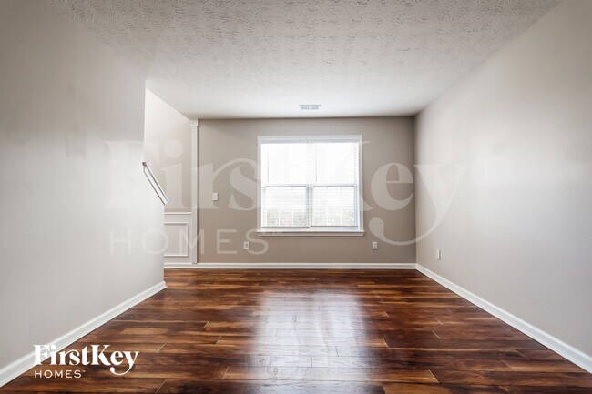 Photo - 792 Norwalk Hill Ct NE