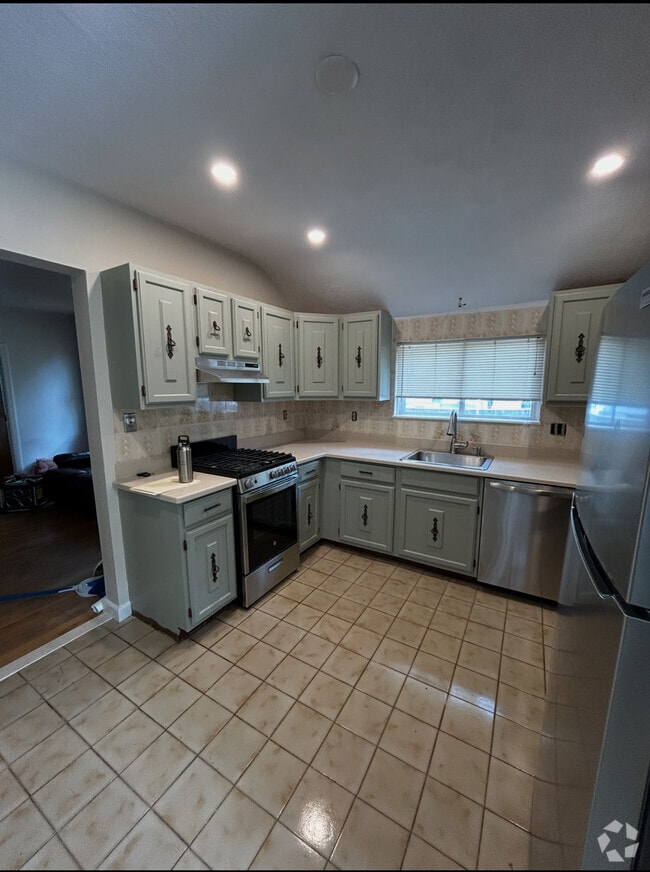 Building Photo - 11 Vinal Ave Unit 1 Rental