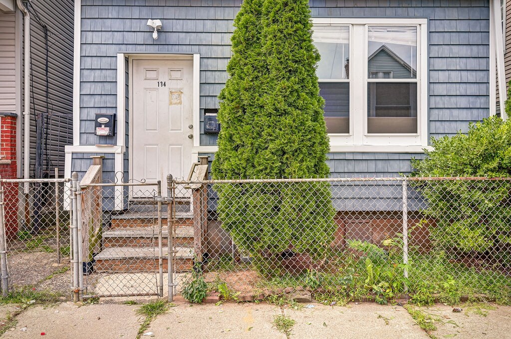 Photo - 134 Livingston St