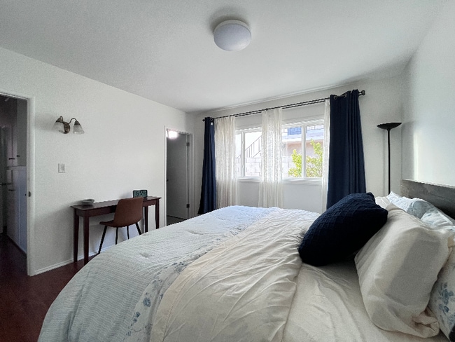 Photo - 1051 W 170th St