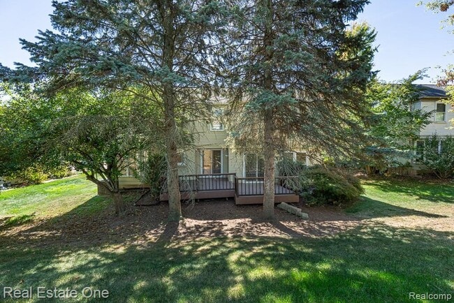 Photo - 619 Whitney Dr