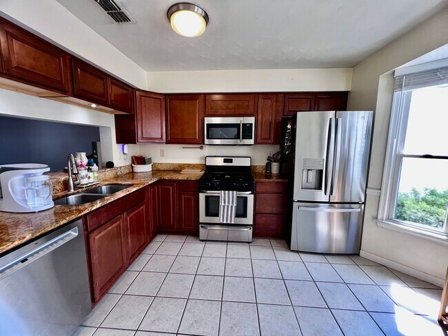 Photo - Come see this gorgeous townhouse in the desirable Ocean Lakes community!