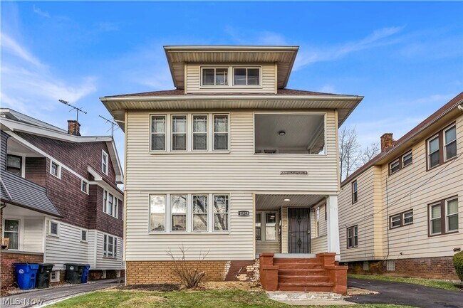 Building Photo - 11913 Buckingham Ave Unit 1/DN