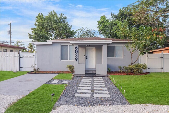 Building Photo - 6039 SW 38th St Rental