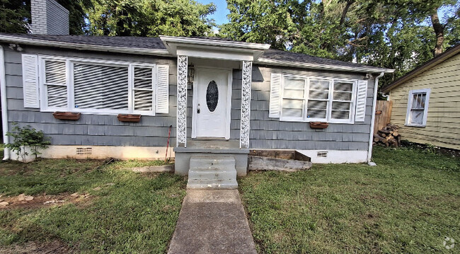 Building Photo - 906 Appleby St NW Rental