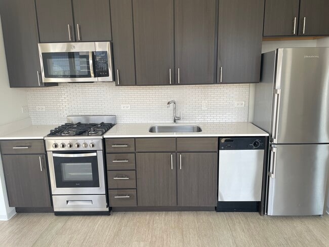 Photo - 678 N Wells St