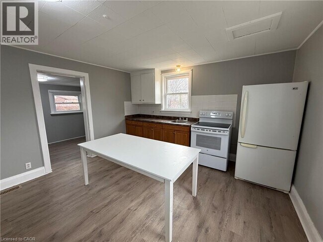 Photo - 103 ELLIOTT St