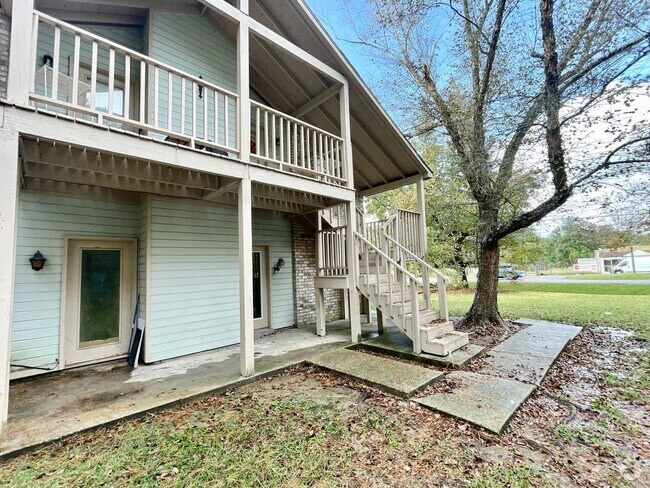 Building Photo - Apartment: Shenandoah Ridge